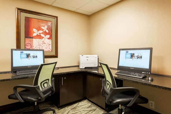 Business Center 33 of 36